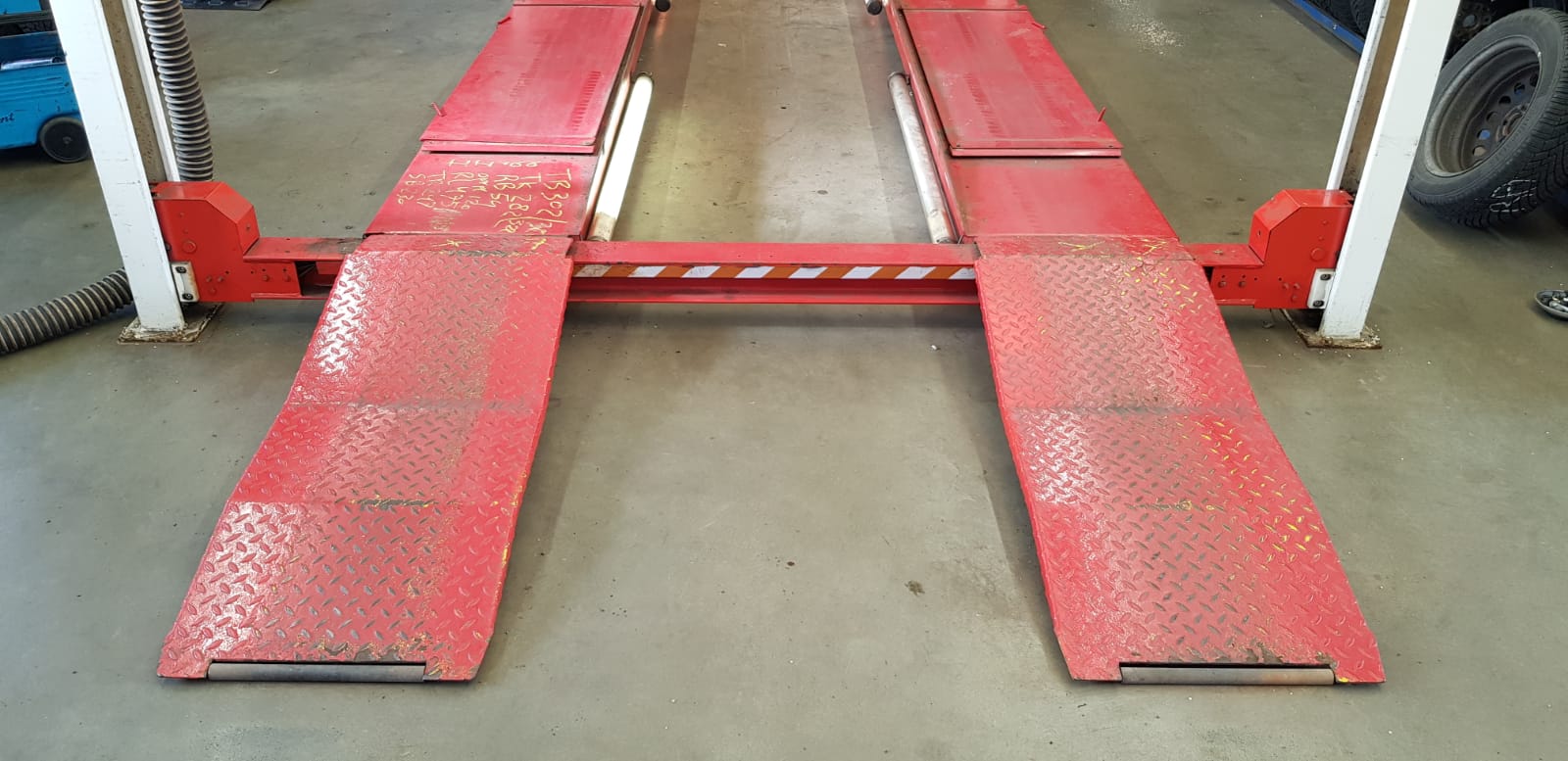4 koloms hefbrug autobrug Zippo 2405 VW 4000Kg 1997 APK brug uitlijnbrug Rijbaanlengte 475cm