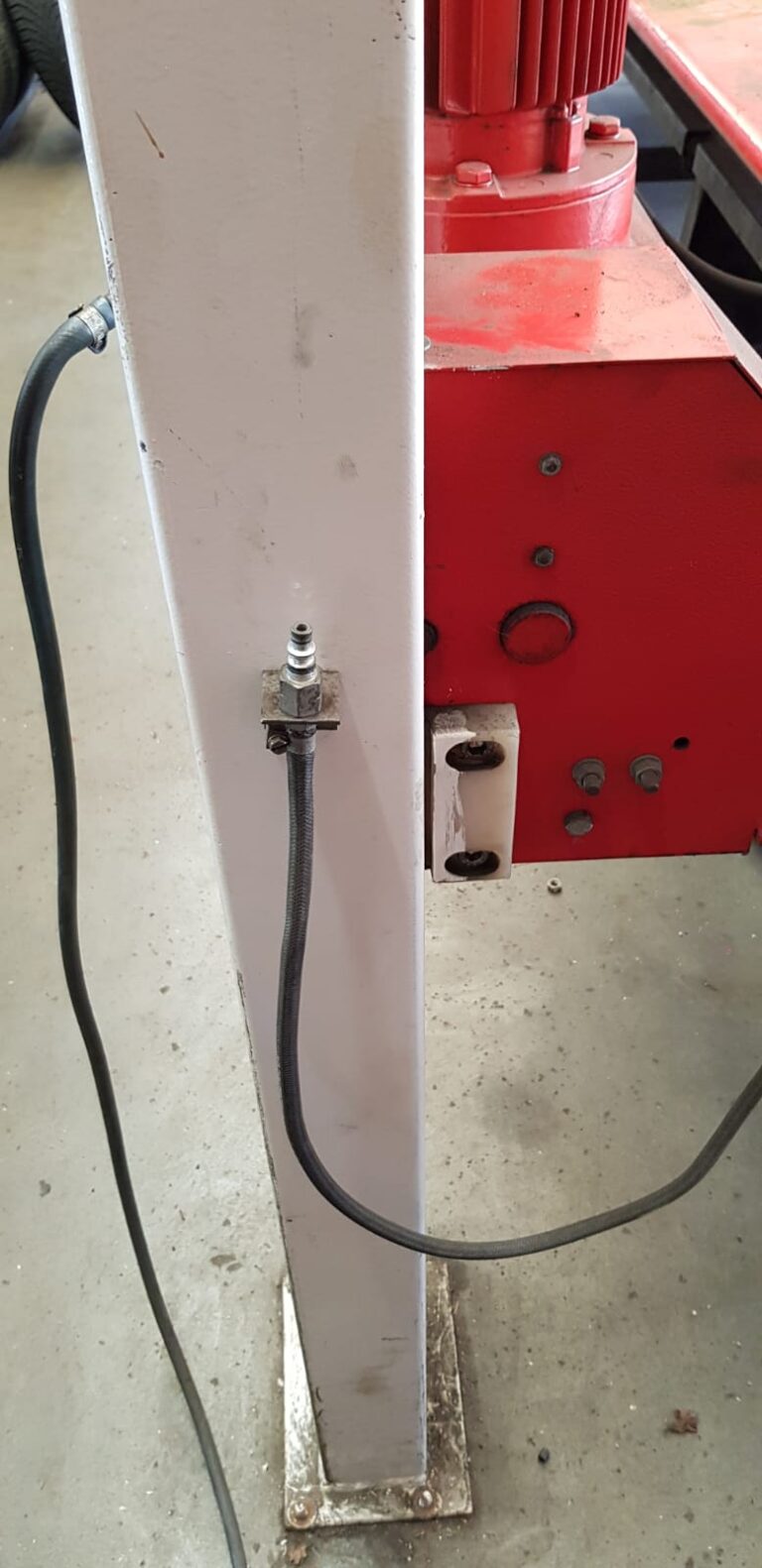 4 koloms hefbrug autobrug Zippo 2405 VW 4000Kg 1997 APK brug uitlijnbrug Rijbaanlengte 475cm